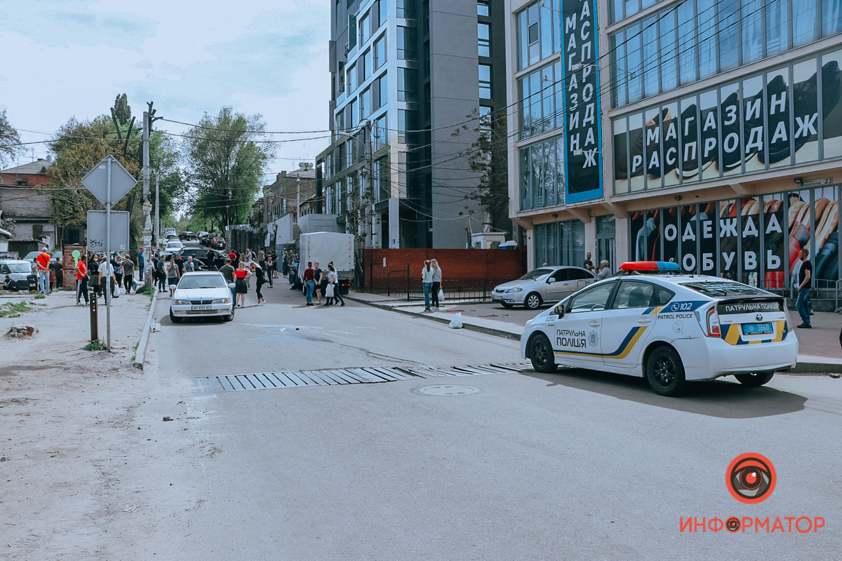 В Днепре пьяный на Porsche сбил двоих человек и повредил автомобили. Фото: Информатор